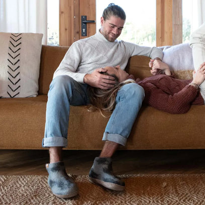 Mula Lungta wool felt slippers black/grey